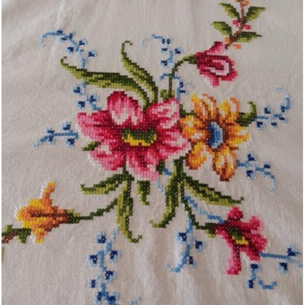 Vintage Pink & Red Roses Cross Stitch Tablecloth Applique Flowers Banquet